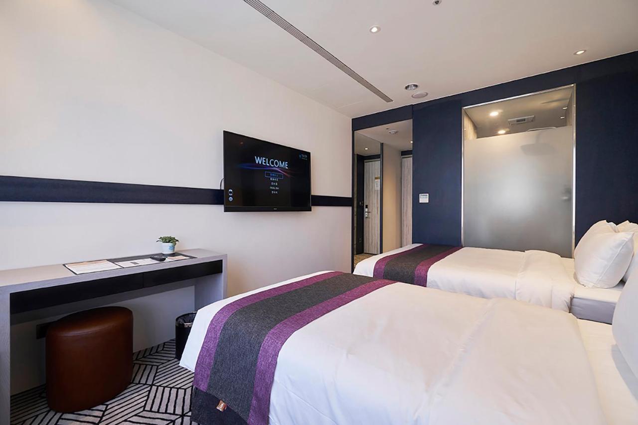 Royal Roi Hotel Taichung Esterno foto
