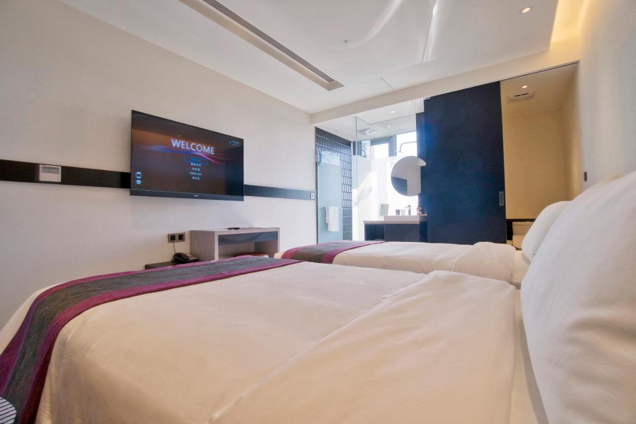 Royal Roi Hotel Taichung Esterno foto